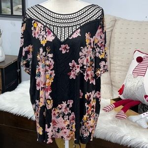 Maurice’s black floral top